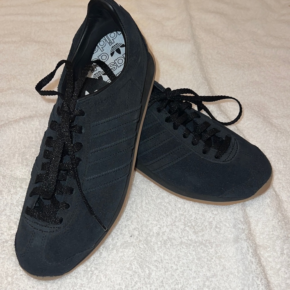 Brand new never worn sneakers